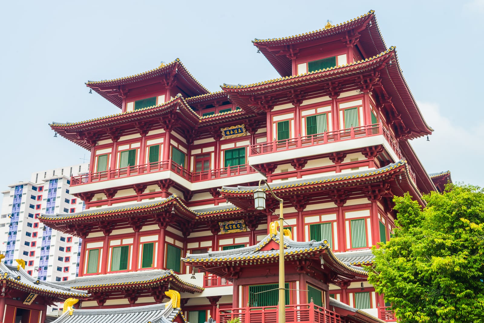 The Buddha Tooth Relic Temple in Chinatown